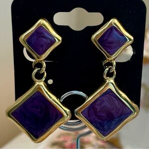 VINTAGE TRIFARI DANGLE CLIP-ON STYLE EARRINGS GOLD TONE WITH PURPLE SWIRLS